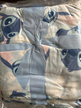 Charger l&#39;image dans la galerie, Poncho Stitch
