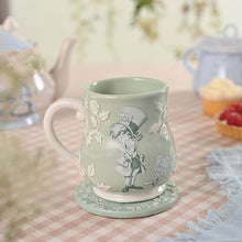 Charger l&#39;image dans la galerie, ALICE AUX PAYS DES MERVEILLES - Chapelier Fou - Mug en Relief 350ml

